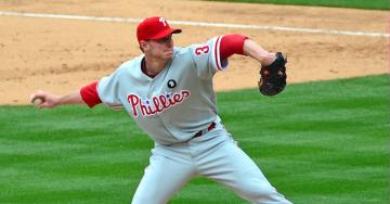 Phillies posthumously retire Hall of Fame pitcher Roy Halladay’s #34 (8 Photos)