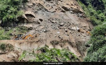 Massive Landslide Halts Traffic On NH-10 In West Bengal's Darjeeling