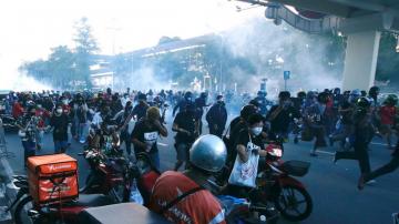 Thai police, protesters clash over handling of pandemic