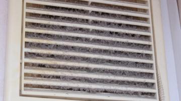 How to Clean Your Discolored Vent Covers With Hydrogen Peroxide