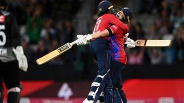 England v New Zealand: Sophia Dunkley sees England home to win T20 series 2-1
