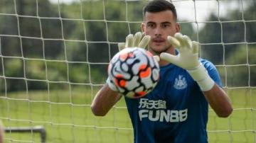 Newcastle goalkeeper Karl Darlow urges players to get vaccinated for Covid-19