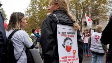 Unvaccinated French health care workers face suspension