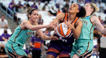 Turner drains last-second free throw, securing Mercury’s win over Liberty