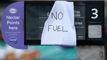 UK readies soldiers to help ease gas shortages at pumps