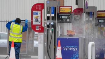 UK extends truck driver visa program as fuel crisis persists
