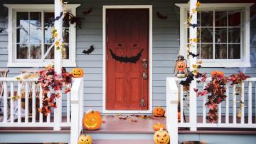 8 Easy Ways to Spookify Your Front Porch for Halloween