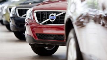 Volvo recalling over 400,000 cars due to air bag defect that left 1 dead