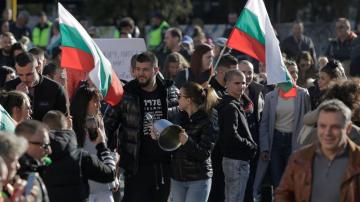 Bulgarian restaurant workers protest new COVID-19 pass rule