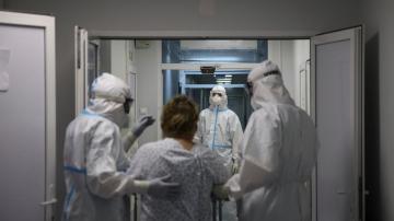 New infections record as Russia's COVID-19 wave persists