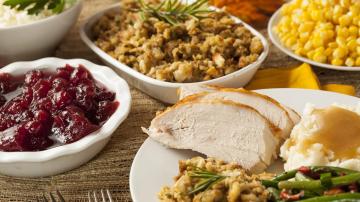 13 Foods That Should Be Banned From the Thanksgiving Dinner Table, According to Lifehacker Readers