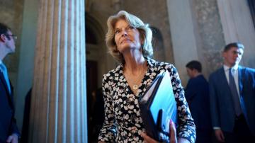Murkowski announces reelection bid opposed by Trump