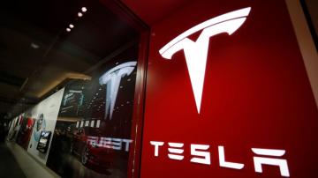 Tesla driver's complaint being looked into by US regulators