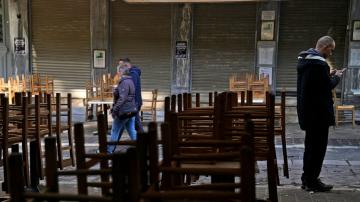 Greece's tavernas, coffee shops close for pandemic protest