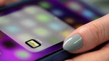 Under pressure, Apple allows self-repairs to iPhones, Macs