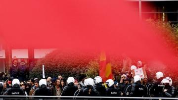 Tens of thousands protest Belgium's tighter COVID-19 rules