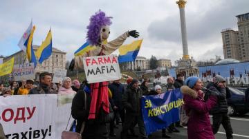 Over 1,000 anti-vaccine protesters rally in Ukraine capital