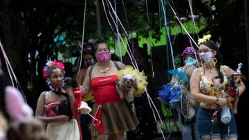 Brazilian mayors torn between Carnival and pandemic safety