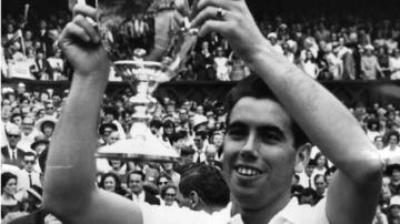 Manolo Santana: Spain's former Wimbledon champion dies aged 83
