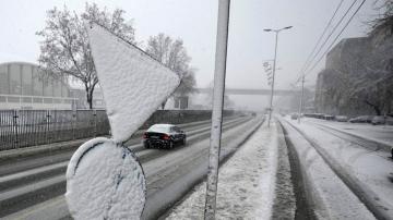 Heavy snowfall wreaks havoc in Serbia and much of Balkans