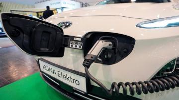 New German government to revamp incentives for electric cars