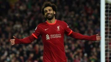 Liverpool 3-1 Newcastle United: Mohamed Salah scores as hosts close gap at top