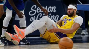 Lakers’ Anthony Davis to miss at least four weeks with MCL sprain