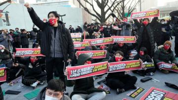 Small business owners rally in Seoul to protest virus curbs
