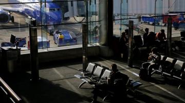 Thousands of flights canceled, delayed at start of workweek