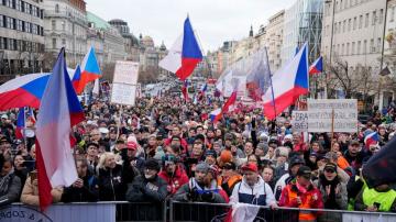 Thousands rally in Prague against vaccination mandate