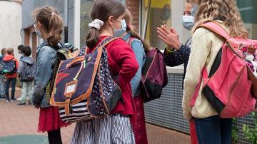 French teachers go on strike over handling of pandemic