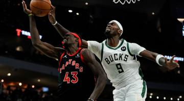 Raptors follow up disappointing loss with signature effort against Bucks