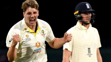 Ashes: England crushed by Australia in final Test