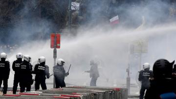 Water cannon, tear gas at COVID-19 protests in Brussels