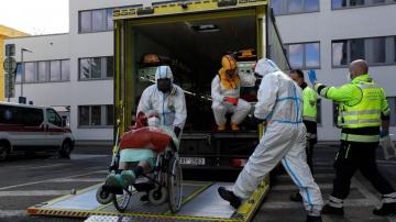 Czech virus hospitalizations rise amid record omicron surge