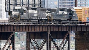 Norfolk Southern railroad's Q4 profit up 13% on higher rates