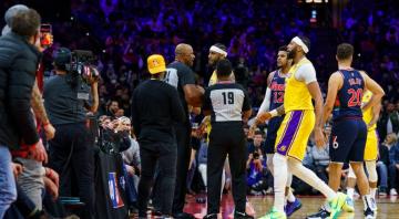 Lakers’ Carmelo Anthony says 76ers fans were using ‘unacceptable language’
