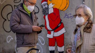 Spain to drop masks outdoors as omicron surge decelerates