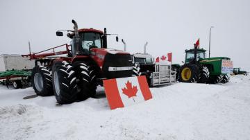 Canadian authorities look to the courts to break blockade