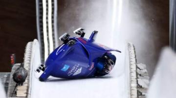 Winter Olympics: British bobsleigh crashes in Beijing