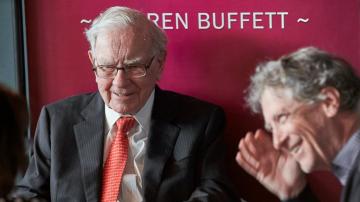 Buffett still wants deals but can't find any attractive ones