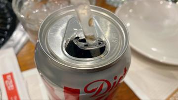 How to Keep a Straw From Floating Out of Your Soda Can
