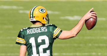 Aaron Rodgers to return to GB as the highest-paid NFL player EVER (14 Photos)