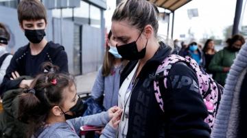 US reverses course, allows Ukrainian family to seek asylum