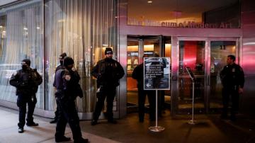 2 people stabbed inside Museum of Modern Art: Police