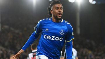 Everton 1-0 Newcastle United: Alex Iwobi's stoppage-time goal earns 10-man Toffees huge victory