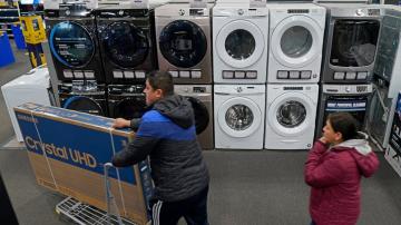 US consumers still confident, but outlook not as rosy