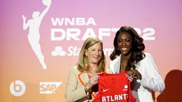2022 WNBA Draft: Howard makes history as first-ever No. 1 pick from Kentucky