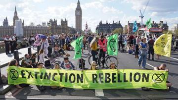 6 arrested in UK after oil tanker climate protest