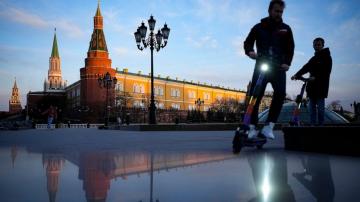 Russia makes last-minute bond payment to avoid default